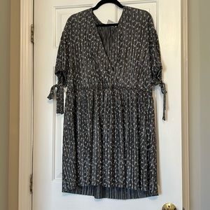 ASOS silver/white floral plisse dress - size 12